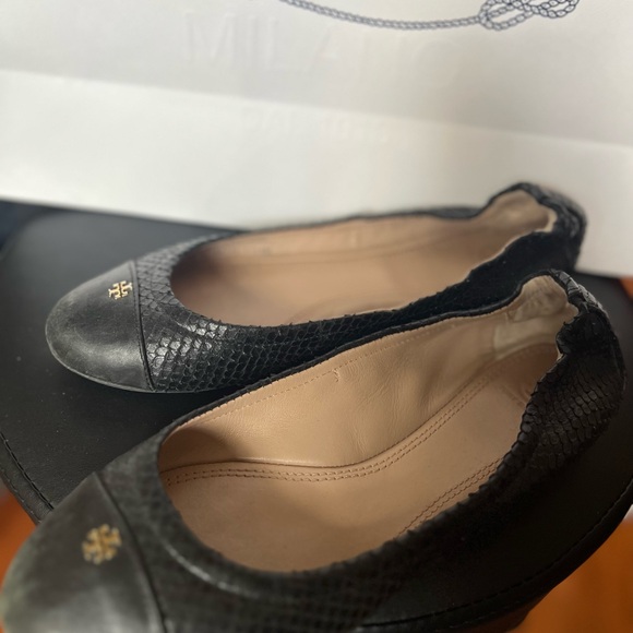 Tory Burch snake skin leather flats - Picture 2 of 3